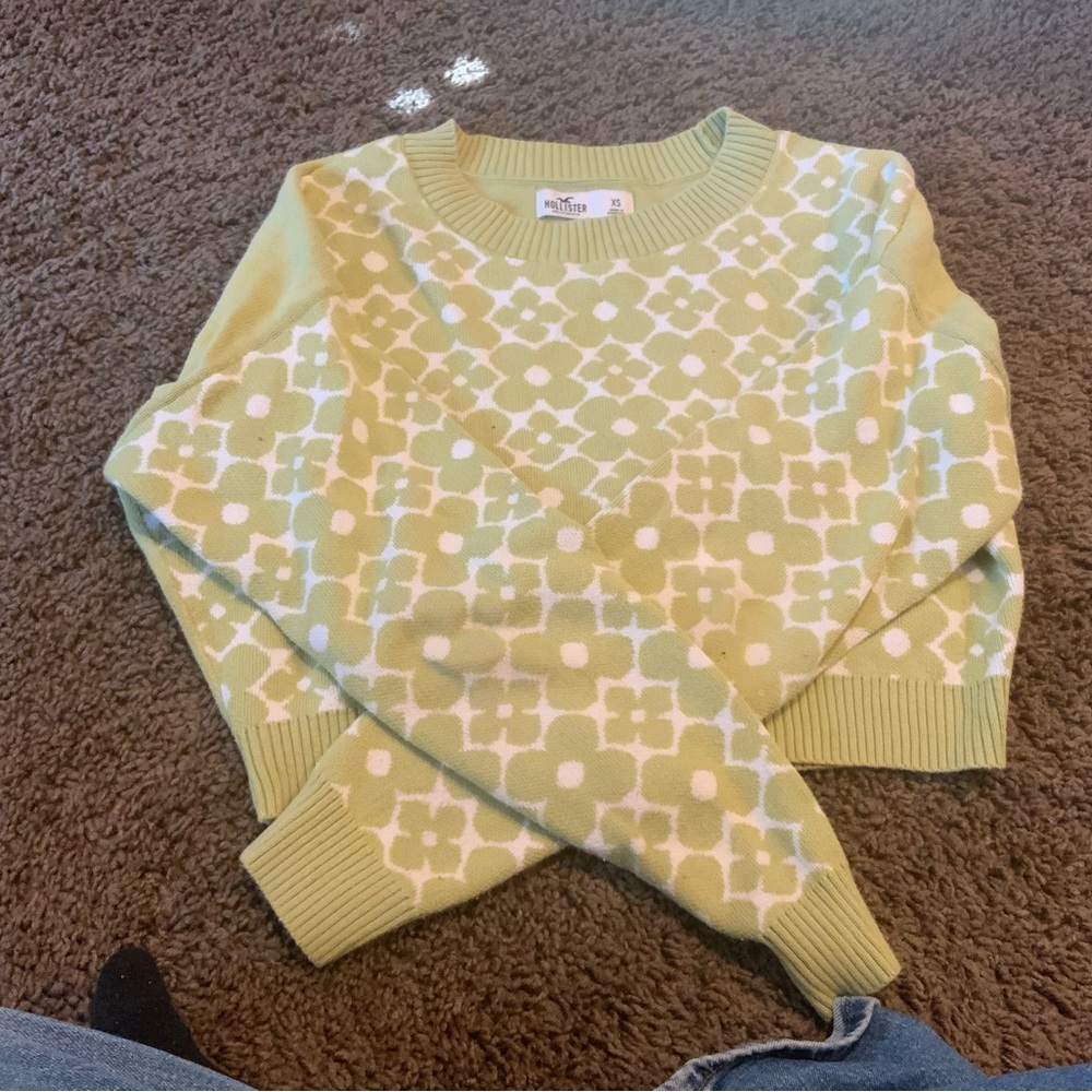 Light green flower patern hollister sweater